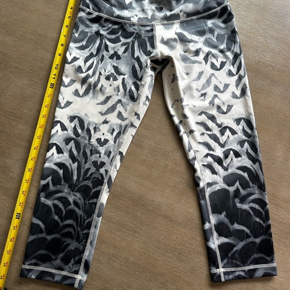 Lululemon Wunder Under Crop II Pretty Plume Angel Wing Black Size 8 Style W6C96S - Picture 3 of 8